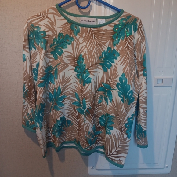 Alfred Dunner  Long sleeve shirt with tropical leaf print - Picture 1 of 5